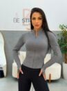 jaqueta fitness com detalhe de dedal