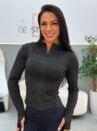 jaqueta fitness com detalhe de dedal