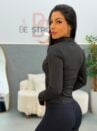 jaqueta fitness com detalhe de dedal