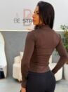 jaqueta fitness com detalhe de dedal