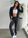 conjunto composto por jaqueta e legging flare