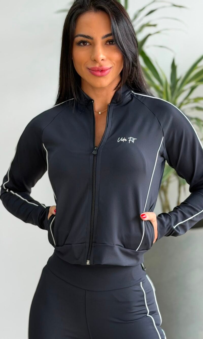 conjunto composto por jaqueta e legging flare conjunto composto por jaqueta e legging flare