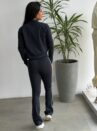 conjunto composto por jaqueta e legging flare