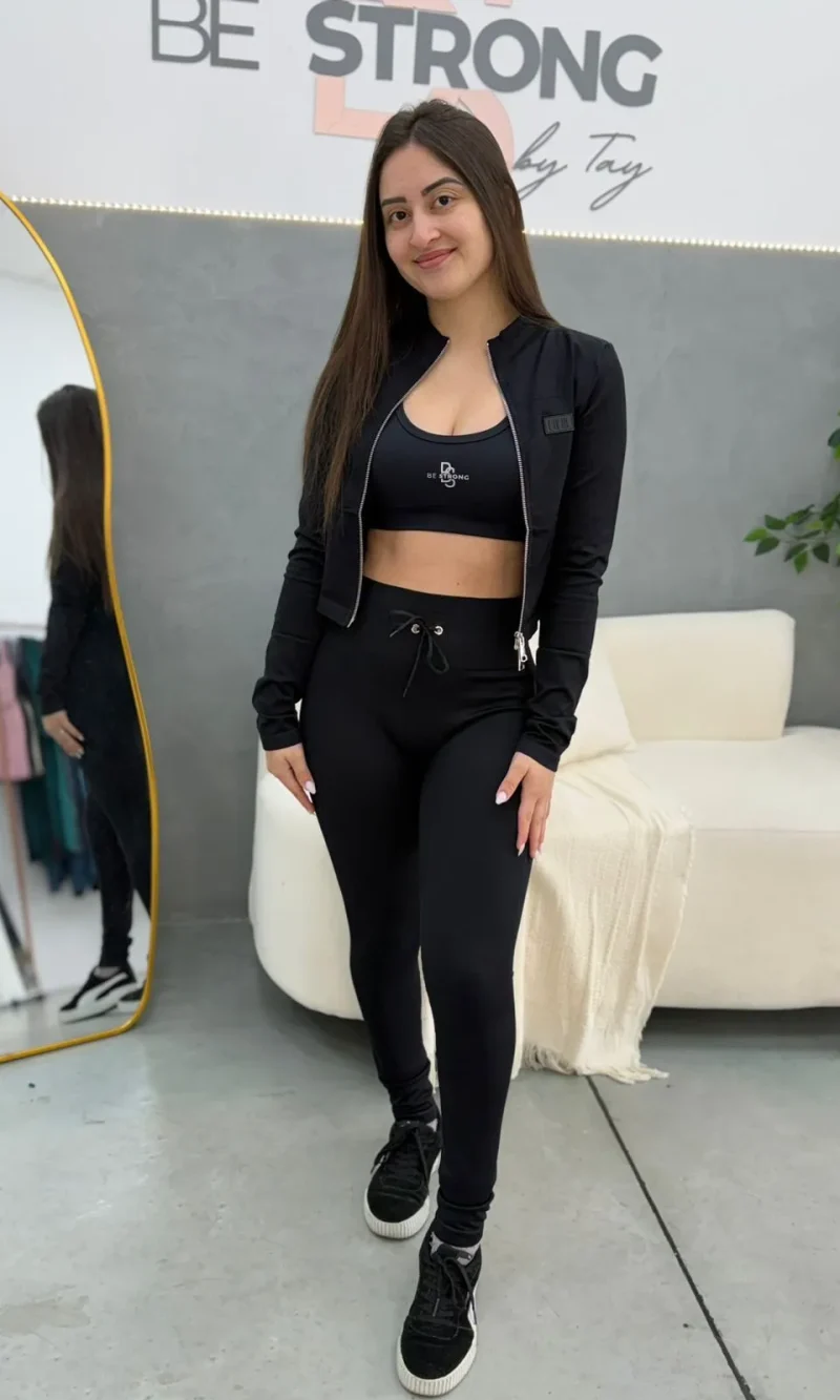conjunto em poliamida de alta qualidade, composto por jaqueta e legging